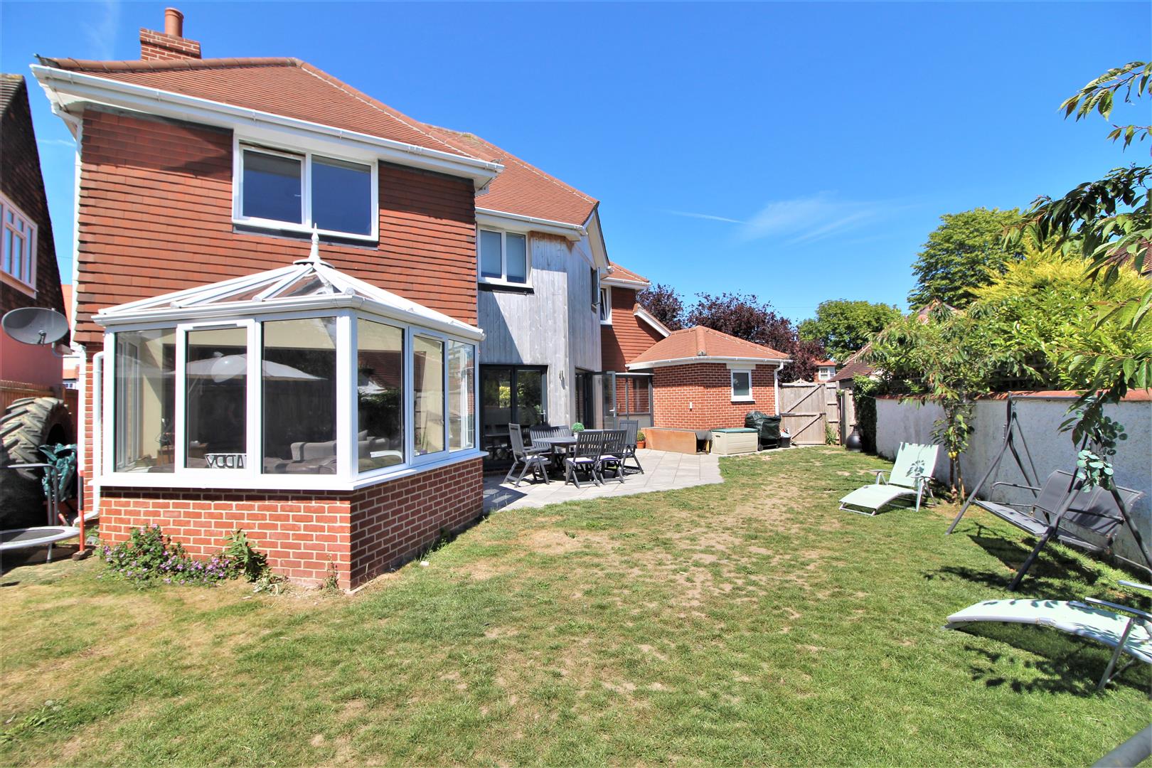 Property Details Paveys Estate Agents